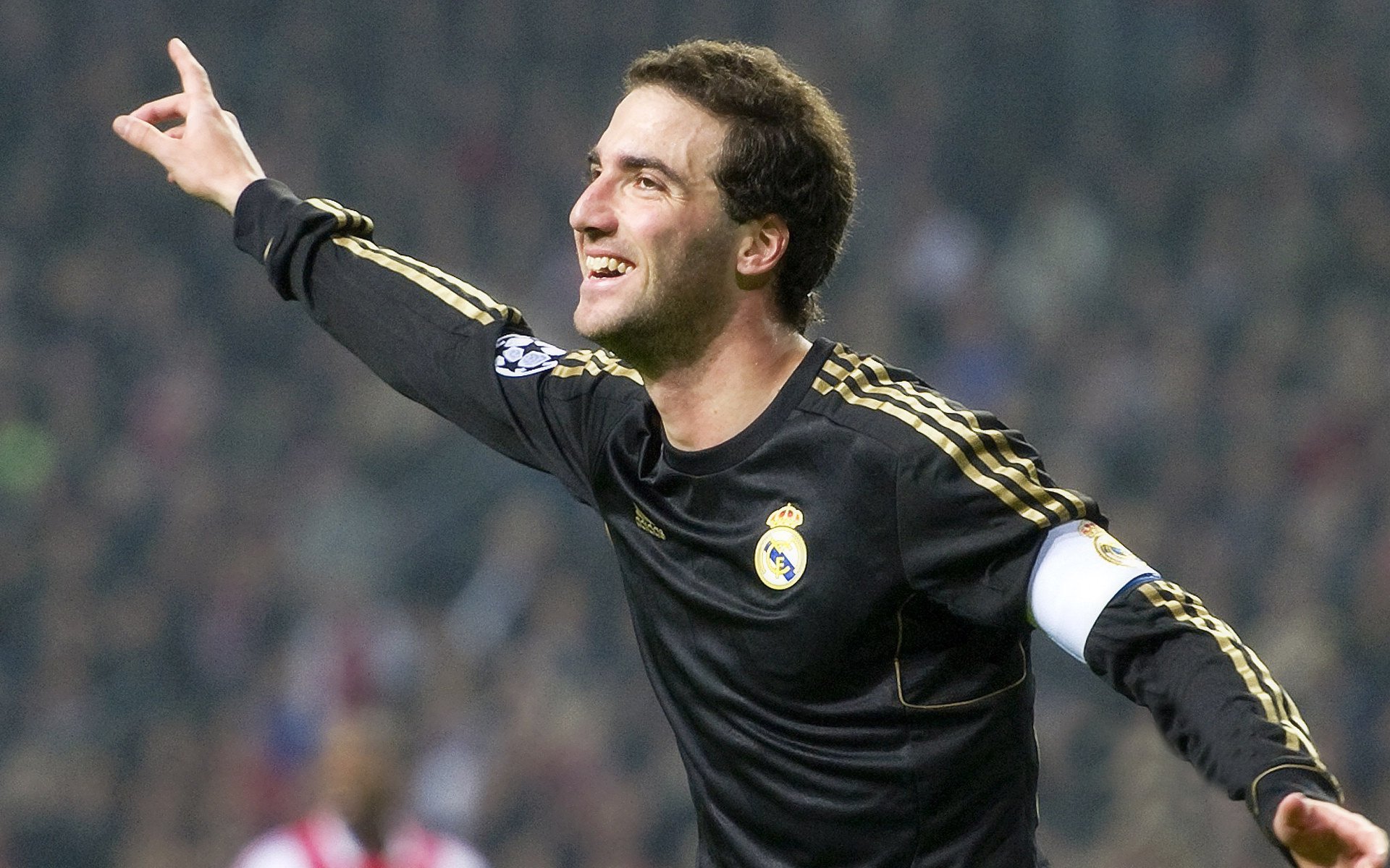 弗朗索瓦·霍尔茨豪伊泽：作为南非队的核心传球手，他的每次决策至关重要